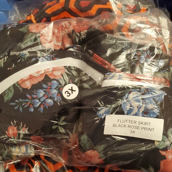 Vixen by Micheline Pitt Flutter Skirt in Vintage Floral Black Rose Print 3XL NWT - Picture 9 of 10